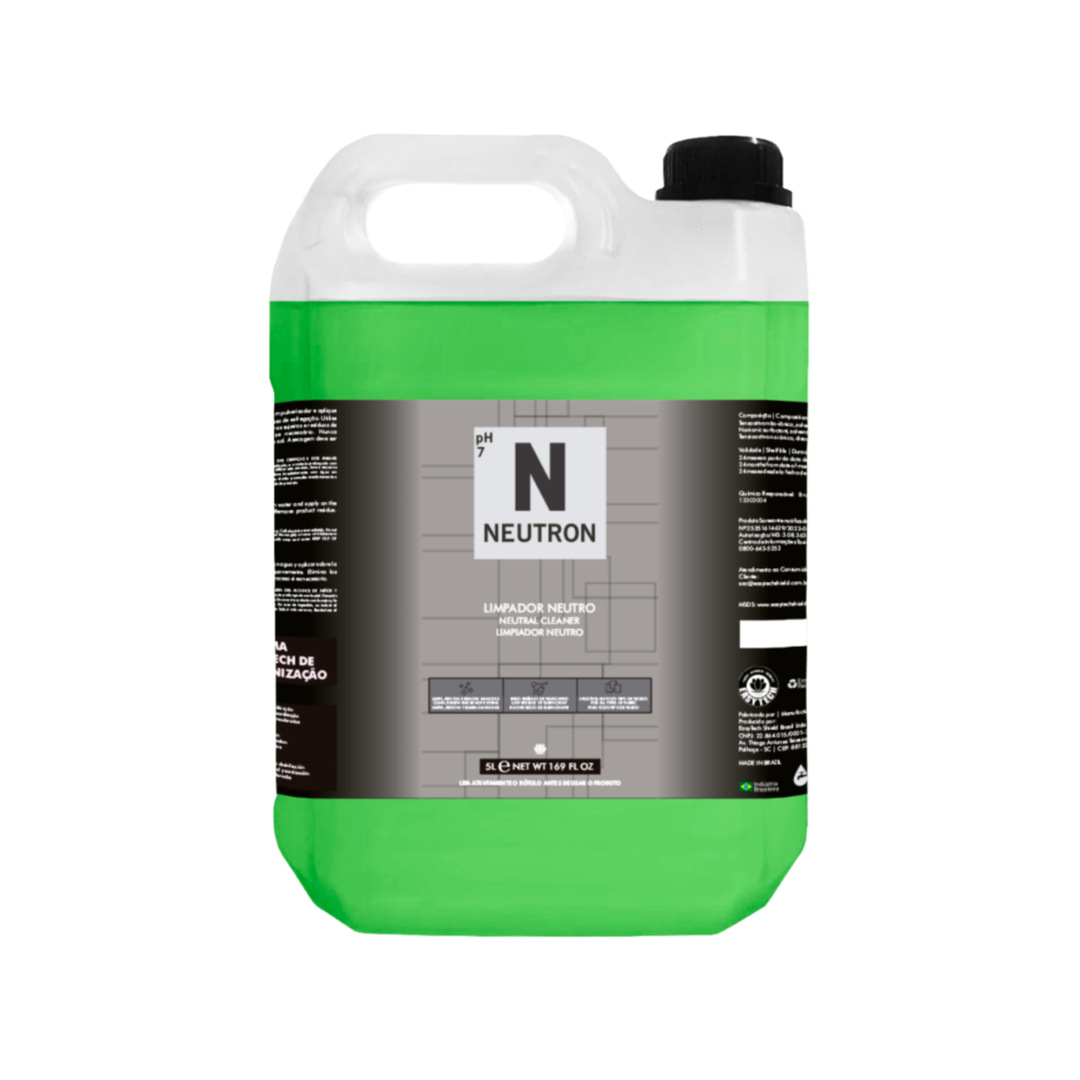 NEUTRON APC LIMPADOR NEUTRO 5L Easytech em embalagem verde, ideal para limpeza de tecidos com pH neutro.